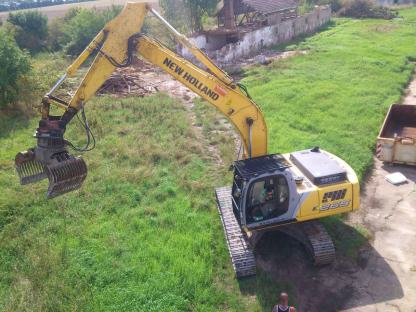 New Holland Bagger bei der Arbeit